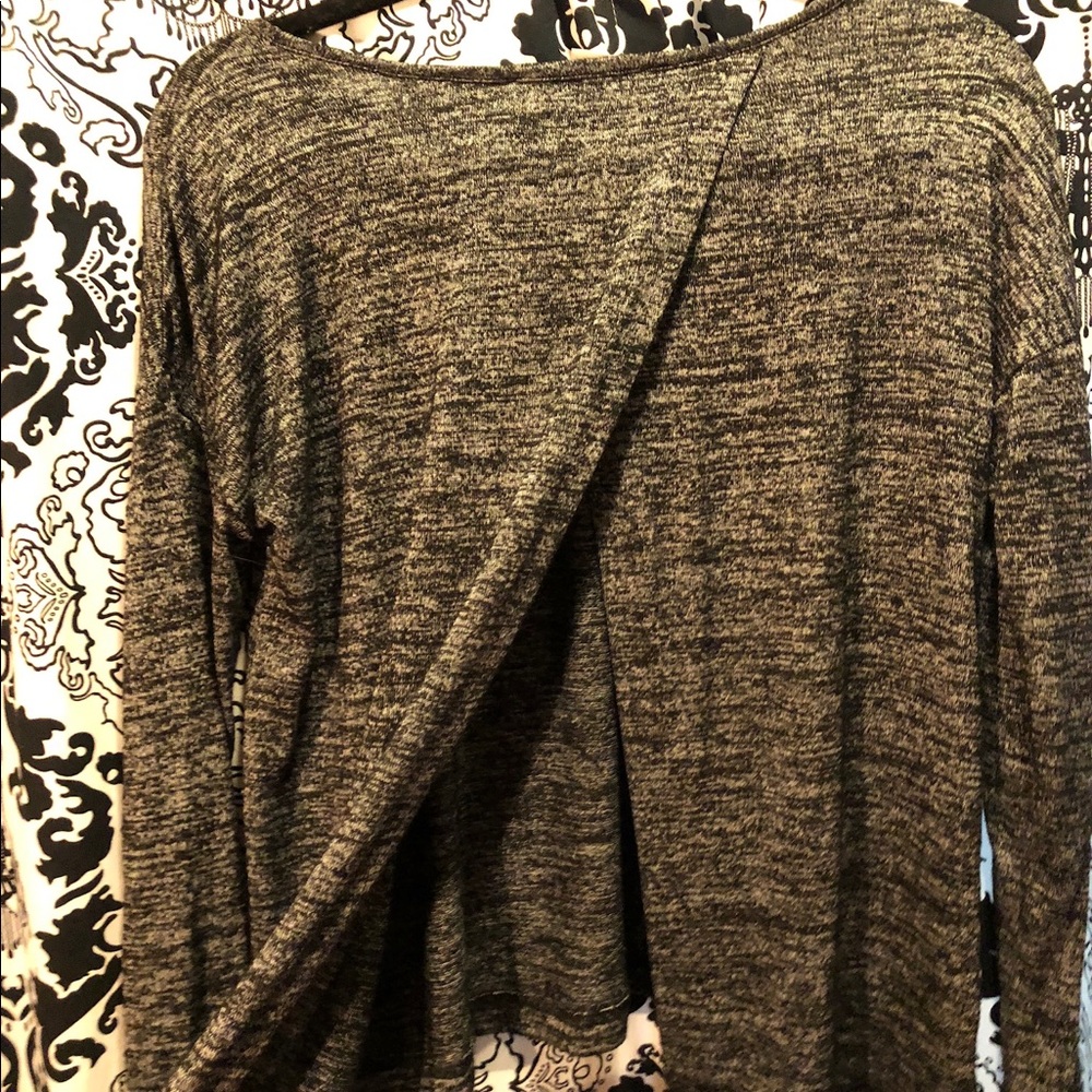 Split Back top! - Picture 4 of 7